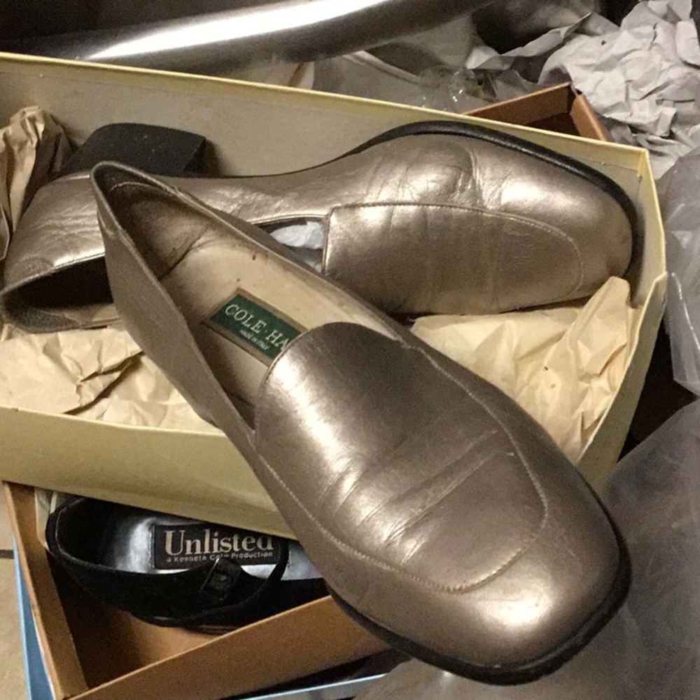 Size 8.5 all leather Cole Hahn 1.5” heels.  Italian made. Heel taps.